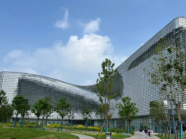 河南省科技館新館投資20多億元，以“智慧·創(chuàng)新·夢(mèng)想”為展教主題