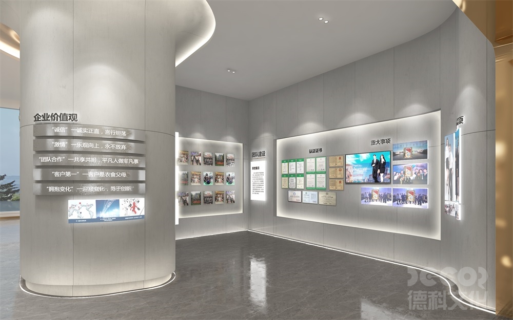 服飾展館展廳設計中需要考慮哪些因素來展示不同類型的服裝？