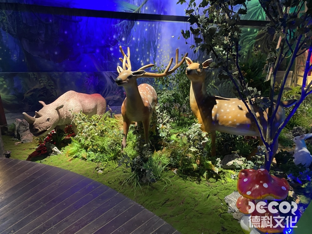 文化展館設(shè)計(jì)中，如何利用展示裝置和布局來(lái)突出文化的重要性和影響力？