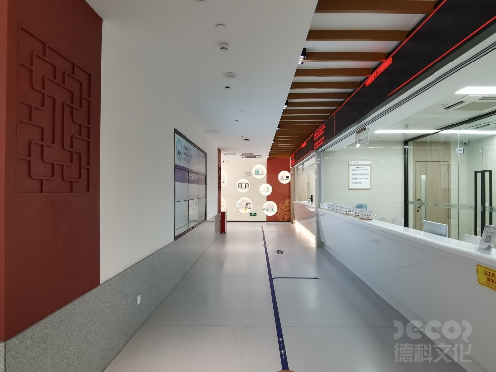 展館設(shè)計(jì)公司如何應(yīng)對(duì)展館中的安全規(guī)范和風(fēng)險(xiǎn)管理？