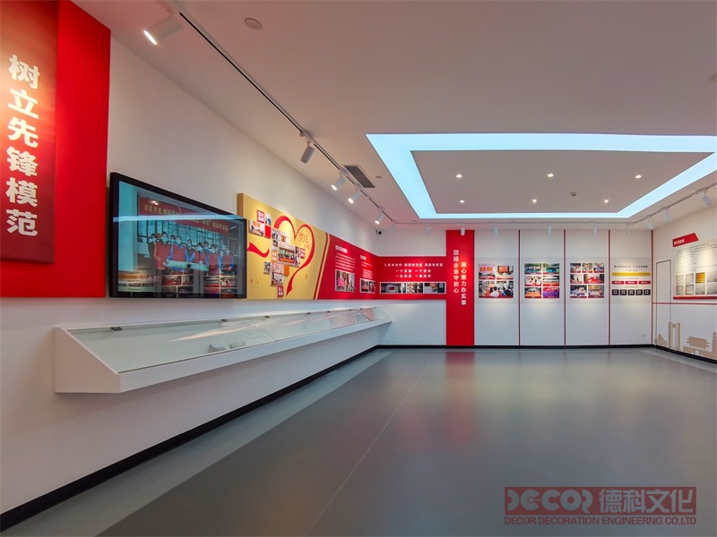 如何確定展示型黨建館設計的核心主題定位？